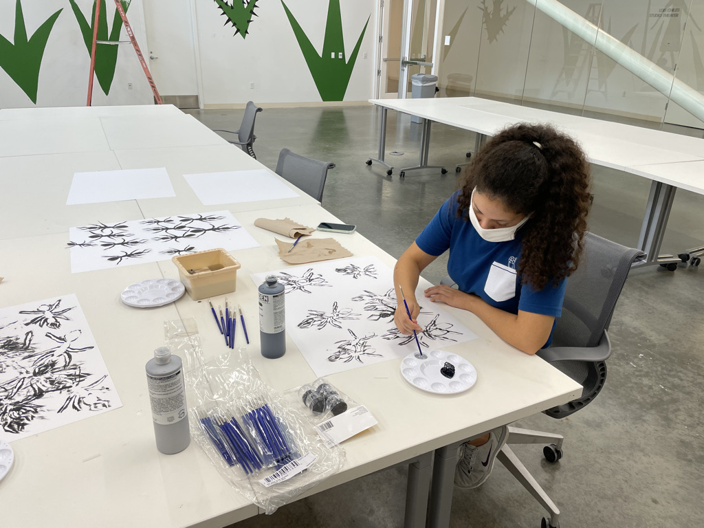 Rice University student collaborating on Displaced Mundo, 2021.
